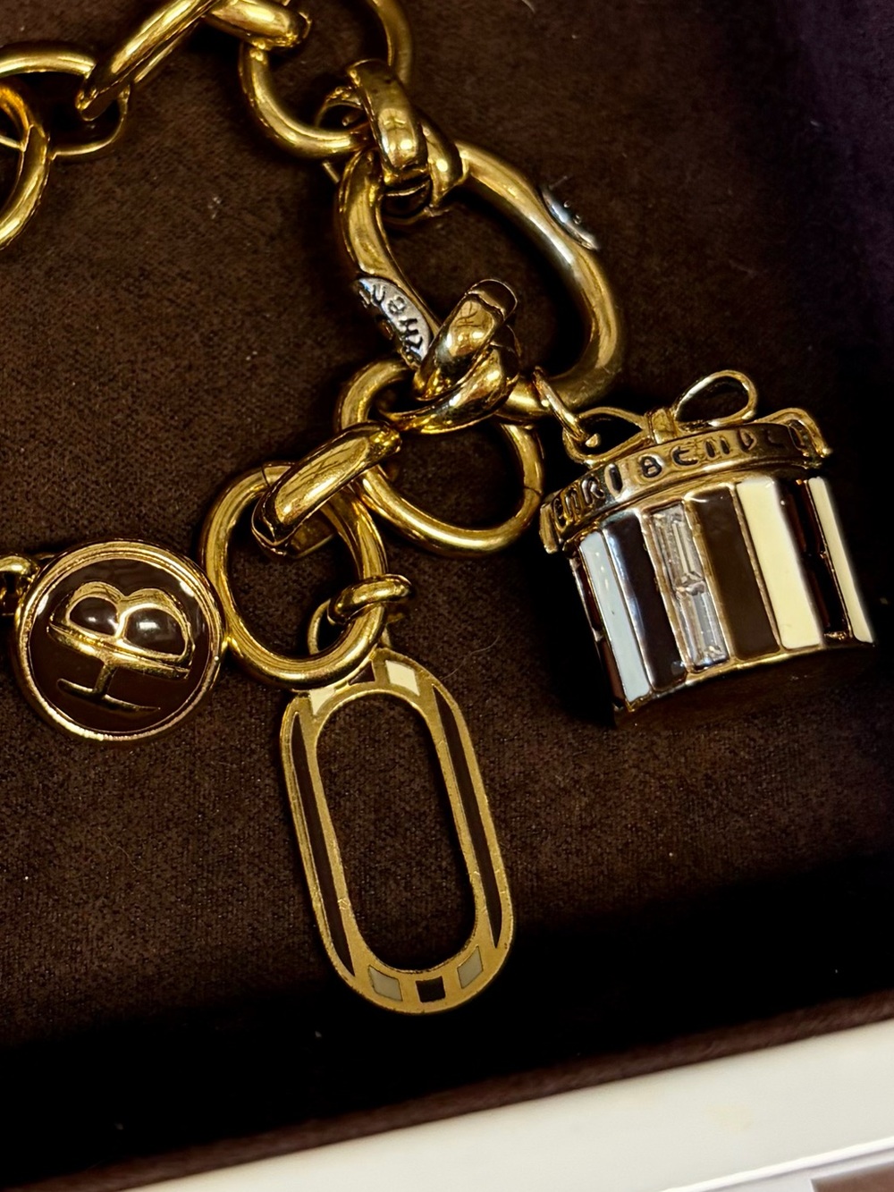 FULL INCLUSION NWOT HENRI BENDEL Iconic N.Y. Hat Box Gold-Tone Bracelet - Picture 13 of 14